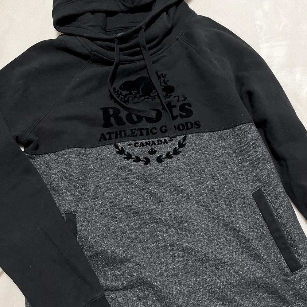 roots cooper beaver original mock/turtleneck kanga hoodie